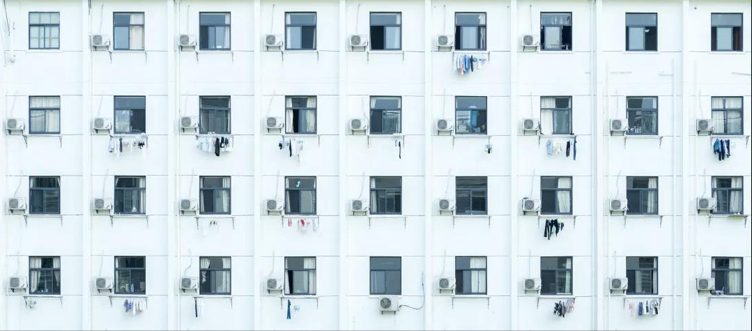 在監(jiān)獄里，換監(jiān)室是挺正常的事兒